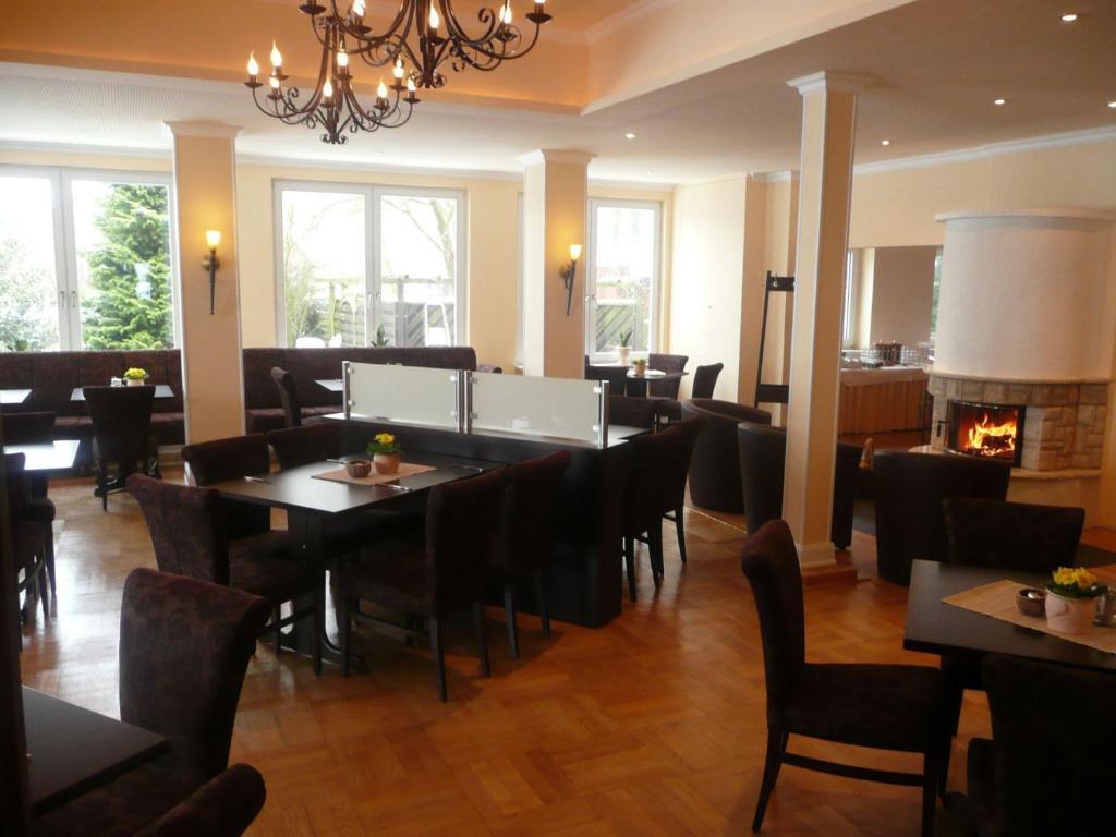 Akzent Hotel Cordes & Restaurant Am Rosengarten Sottorf Esterno foto