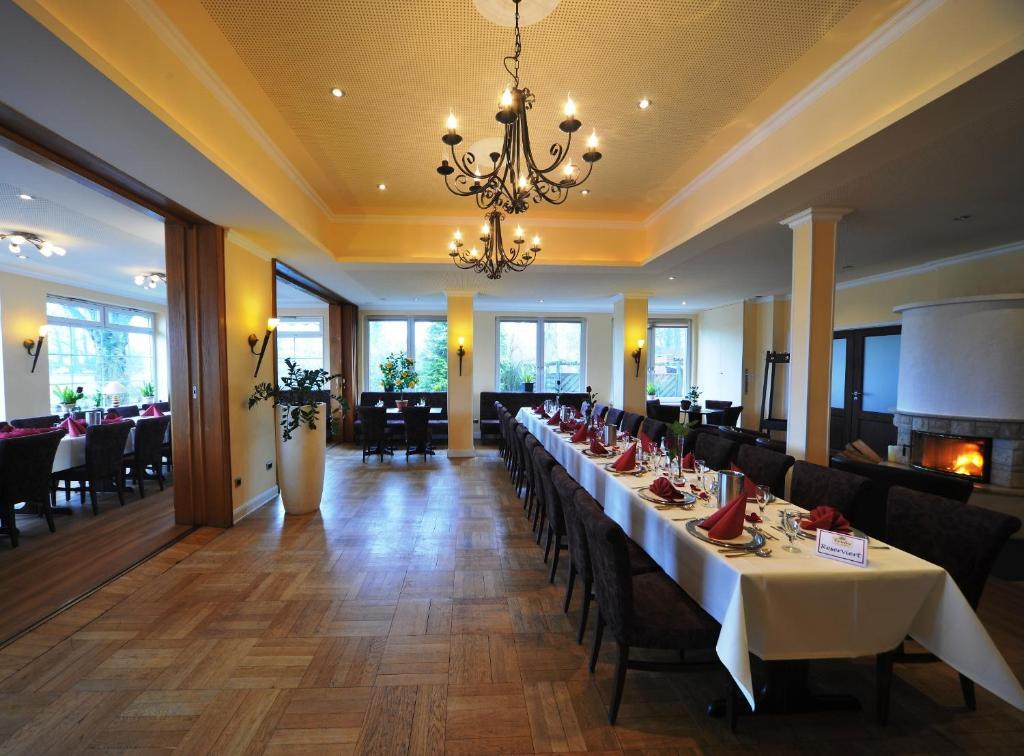 Akzent Hotel Cordes & Restaurant Am Rosengarten Sottorf Esterno foto