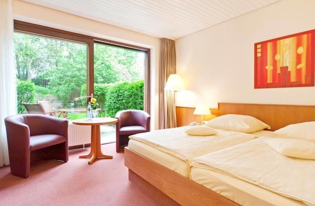 Akzent Hotel Cordes & Restaurant Am Rosengarten Sottorf Esterno foto
